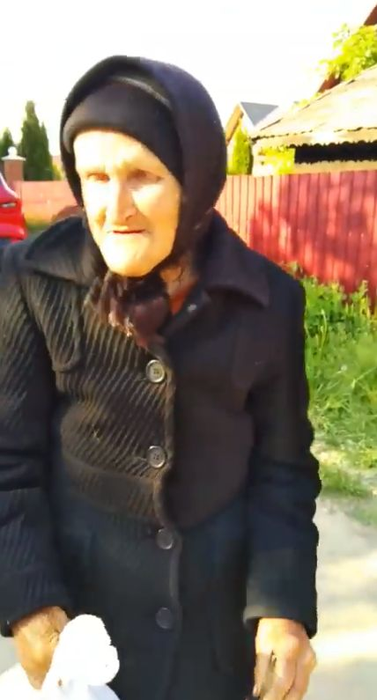 Povestea unei bătrâne de 80 de ani din Iași a înduioșat o țară întreagă! Imaginile durerii cu bunicuța care n-are din ce trăi: „Mor tânjind la o banală salată!”