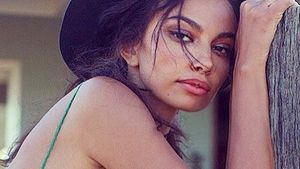 Mădălina Ghenea, postare şocantă pe Facebook: ”Vă încadraţi în categoria: burtă în faţă la o rochie mulată de seara, cocoaşă cât încape, mersul crăcănat...”