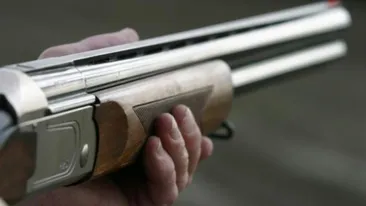 Femeie in stare grava la spital, impuscata de sot, care apoi s-a sinucis cu aceeasi arma