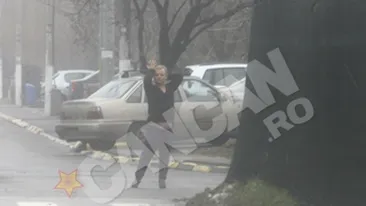 Transexualul Victoria Beckham, la agatat cu burta la vedere