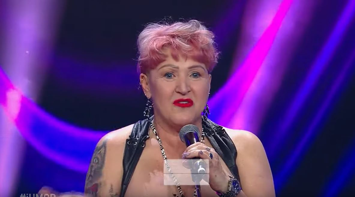 Scene halucinante la iUmor! Violeta Niculae a renunțat la lenjerie, și-a introdus o trompetă în zona intimă și a cântat. Jurații au fost uimiți: “Nu există așa ceva pe Pământ!”
