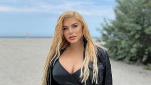 Loredana Groza le-a dat palpitații cardiacilor! S-a pozat cu sânii pe jumătate dezgoliți, într-o ținută super hot