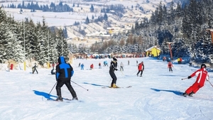 Tabară de iarnă 2026. Cât trebuie să plătească un copil pentru 7 zile la munte