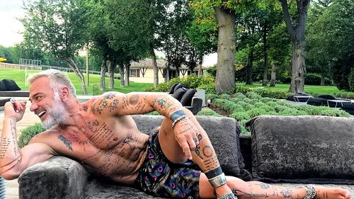 Cu ce bombă sexy a apărut la plajă Gianluca Vacchi după despărţirea de Giorgia!  