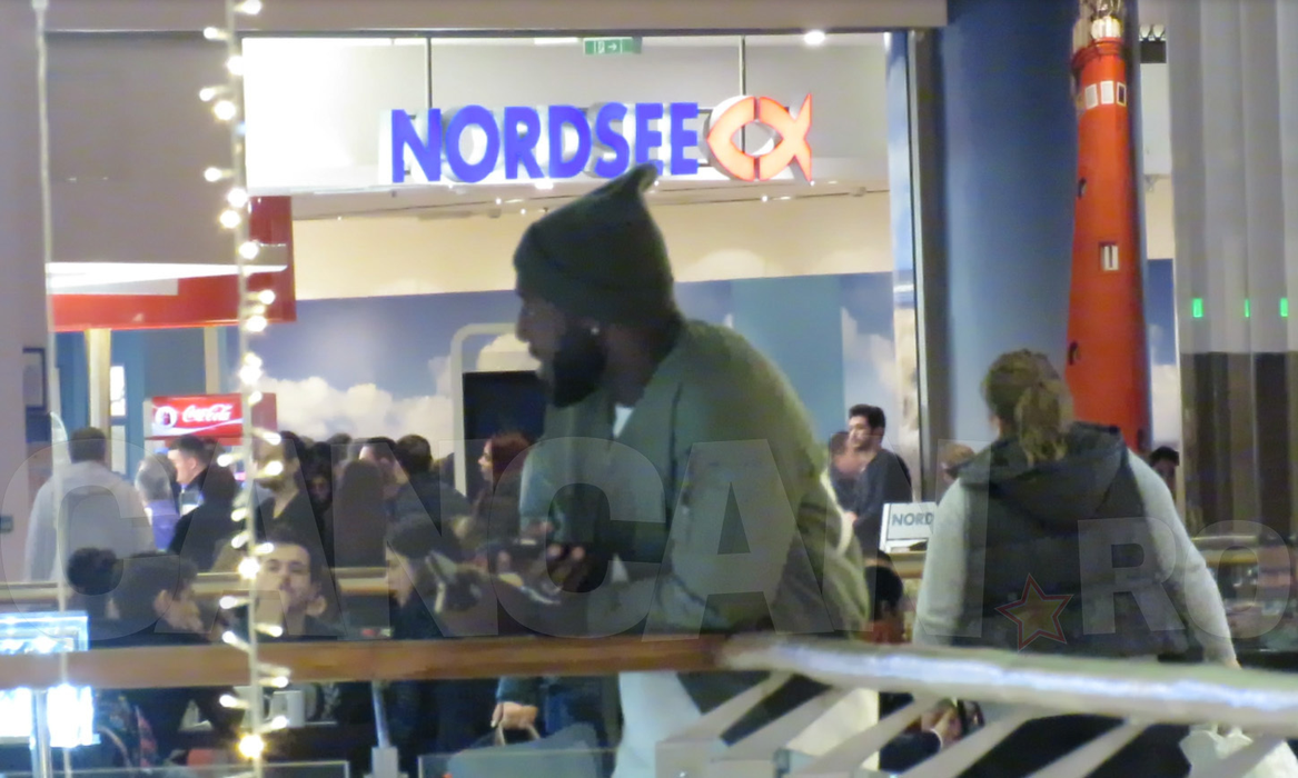 Imagini ca-n cascadorii râsului cu „Bizonul” Gnohere. „Degeţica” îl aleargă pe „lunganul” lui Gigi prin mall!