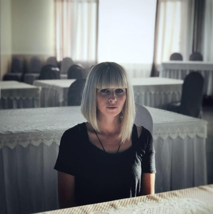 Jurnalista Ioana Moldovan, cu arsuri pe față și pe mâini, după protestele din Piața Victoriei!