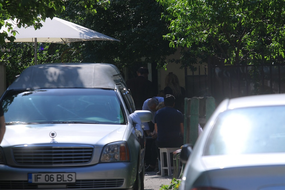 Mesajul tulburător scris pe coroana adusă de Nelu Ploieșteanu pentru fiul său mort