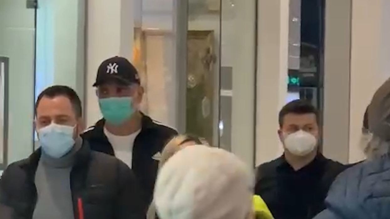 Damian Drăghici, în “febra” shopping-ului de sărbători. Partenera de viață i-a fost tot timpul alături | FOTO + VIDEO