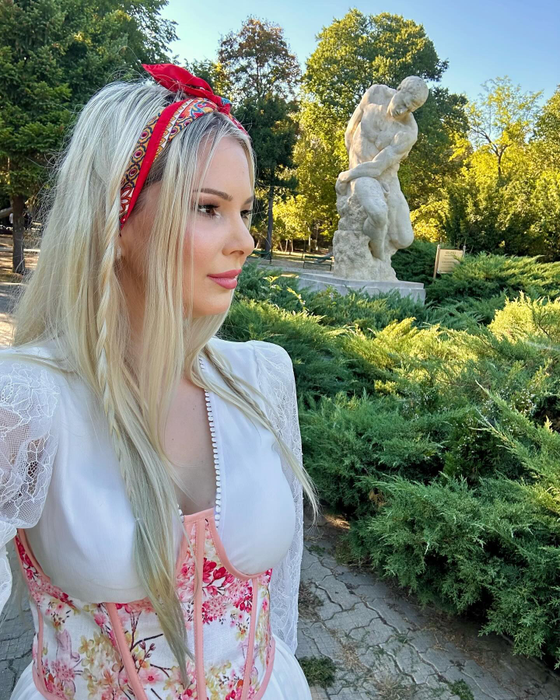 Sandra N a fost implicată într-un accident de mașină/ Sursa foto: Instagram