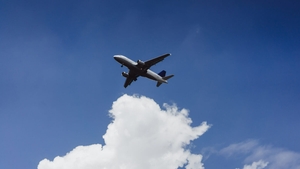 Panică totală pentru pasagerii unui avion! Au văzut pe geam cum aeronava se dezintegra în aer