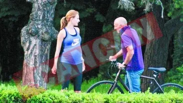 Dana Razboiu si-a scos burtica si sotul la plimbare