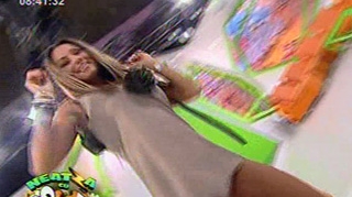 VIDEO Roxana Vancea face show! Si-a aratat chiloteii in direct!