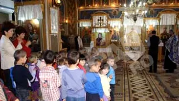 Un preot din Gorj, specializat pe slujbe pentru ploaie