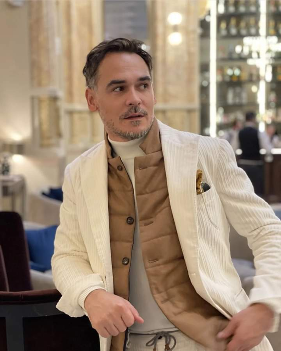 Răzvan Simion, mai îndrăgostit ca niciodată / (Sursa: Facebook)