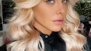 Loredana Groza a comis-o din nou. Ținuta super-sexy în care l-a așteptat pe Moș Nicolae | FOTO