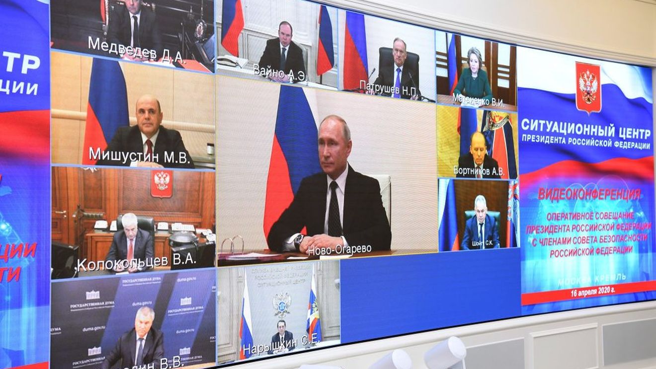 Imagini incredibile. Vladimir Putin s-a plictisit de coronavirus. Cea mai mare vulnerabilitate a liderului rus, descoperită de abia acum