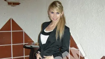 Martisor scump pentru Mihaela Gherman, blonda care i-a innebunit pe iberici! Ceas cu briliante pentru bomba sexy din Spania