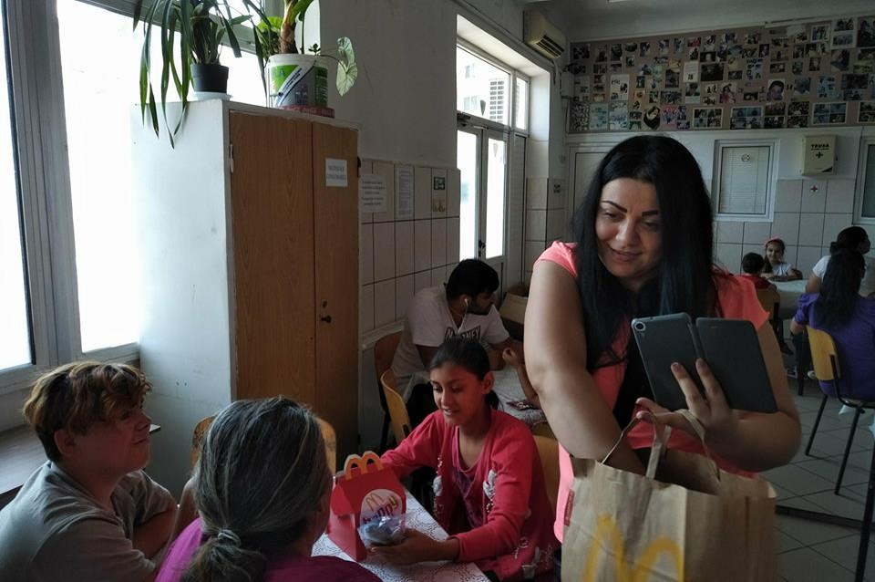 Un campion mondial la gimnastică aerobică, printre copiii străzii! Imaginile te vor face să ai lacrimi în ochi