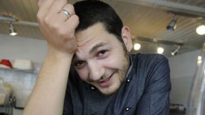 Se iubesc ca-n prima zi! Florin Dumitrescu si iubita lui s-au sorbit din priviri la botezul fiicei lor