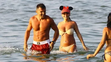 Harjoneala si saruturi fierbinti! Roxana Vancea si-a lansat noul iubit la apa