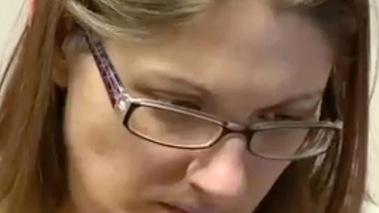 Şi-a închis cei trei copii într-o cameră şi a refuzat să-i mai hrănească. Când, în sfârşit, a intrat să vadă ce fac a rămas fără cuvinte 