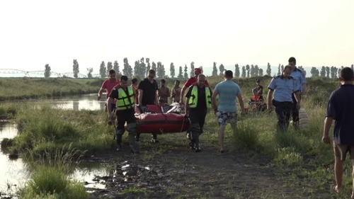 Un copil de 12 ani a murit înecat într-un canal de irigații, sub privirile prietenilor lui