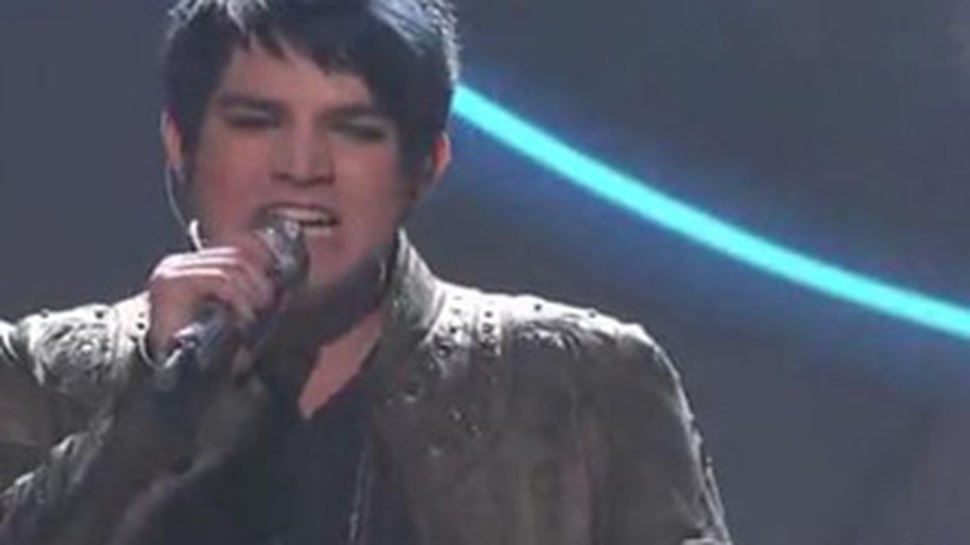 VIDEO Adam Lambert il va "inlocui" pe Freddie Mercury in Queen!