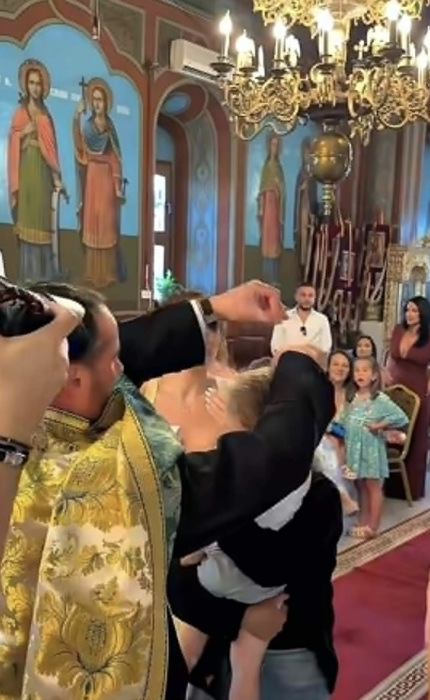 Laurențiu Reghecampf și Corina Caciuc și-au botezat băiețelul. Primele imagini de la creștinarea micuțului Landon