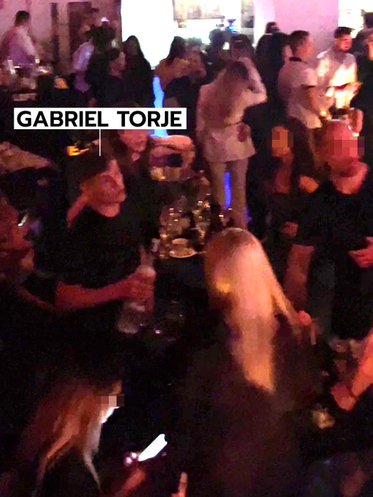 Gabriel Torje, cu sticla de vodcă în mână (SURSA FOTO: CANCAN.RO)