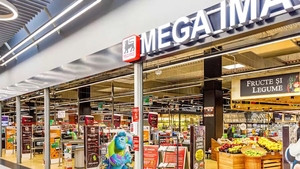 Cât te costă o masă de la Mega Image. Ce preț are puiul la rotisor
