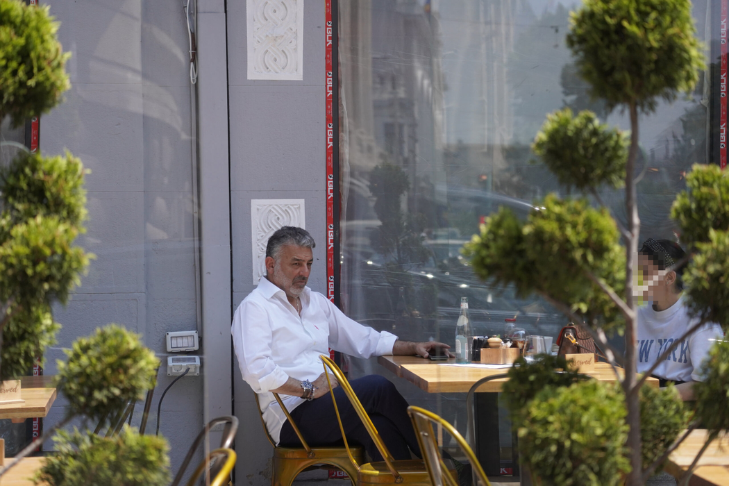 Joseph Hadad știe să îmbine utilul cu plăcutul (Sursa: CANCAN.RO)