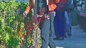 Loredana nu renunta la mancare nici in plina strada