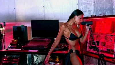 FOTO. Mădălina Ghenea i-a zăpăcit cu apariția ei într-o rochie transparentă. Ce au văzut invitații