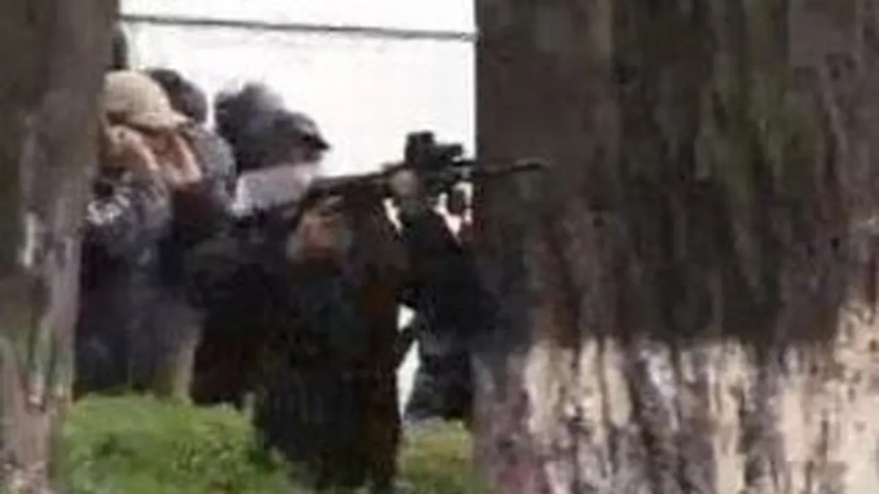 VIDEO Stare de asediu in Kirgistan! Ministrul de Interne a fost ucis in timpul unei revolte a opozitiei!