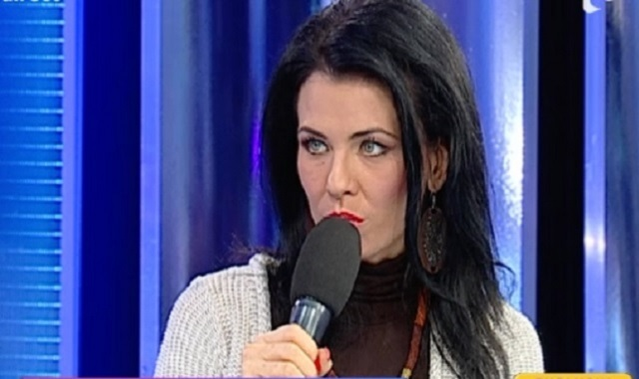 Alexandra a afirmat că a fost abandonată de tatăl fiului ei, care nici măcar nu s-a mai interesat de soarta micuţului