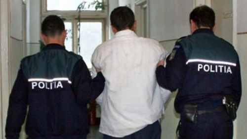 Poliţist atacat cu sabia, în Arad. De la ce a pornit totul