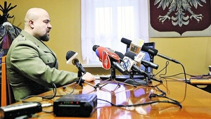 Jurnalistii polonezi, socati de gestul unui procuror militar! I-a dat afara din conferinta si s-a impuscat