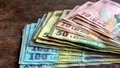 Un austriac a ajutat doi români cu 30 de euro și a primit 1000 de lei. Când a ajuns acasă nu i-a venit să creadă ce a descoperit