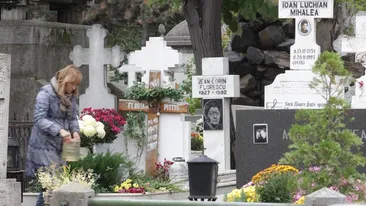 Imagini emotionante cu vaduva maestrului Florian Pittis la mormantul din cimitirul Bellu!