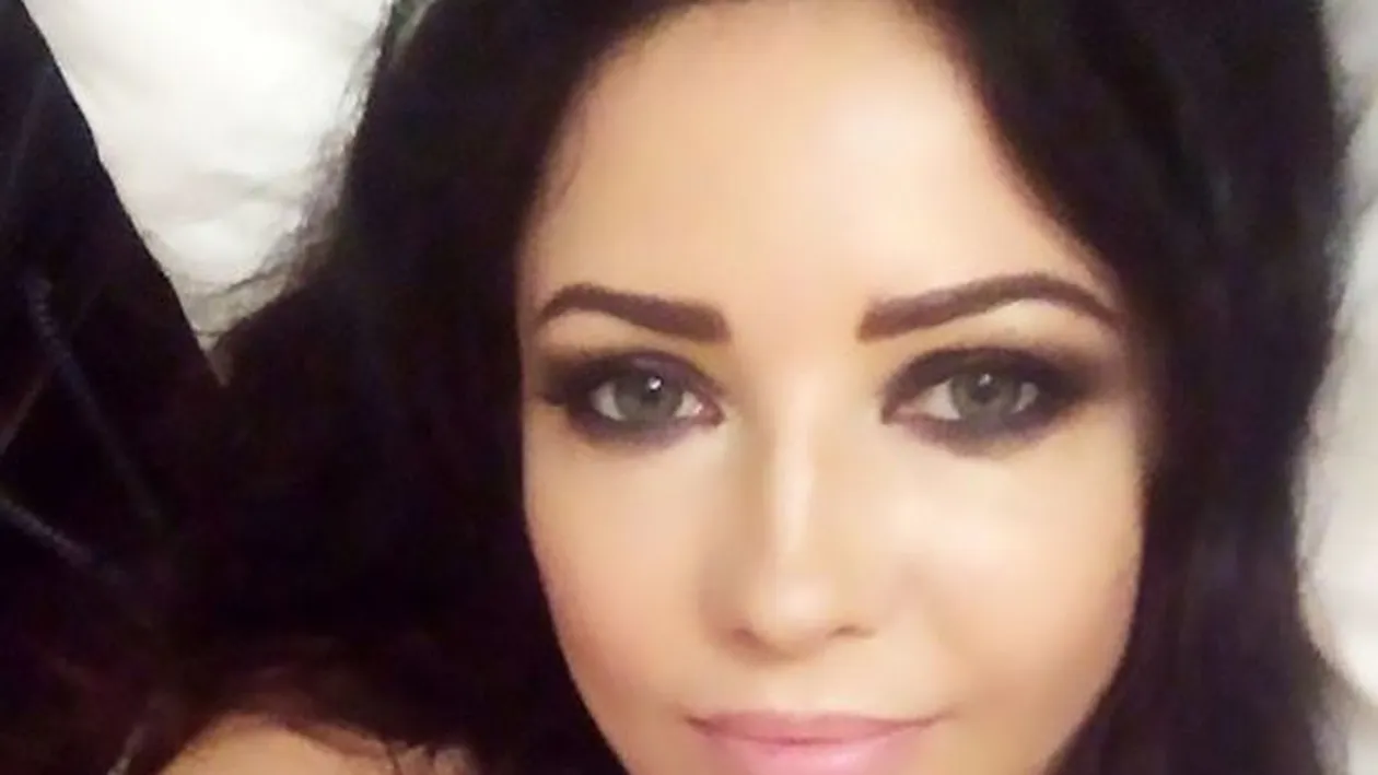 A fost reţinută pe aeroport pentru că vameşii nu o credeau că are 41 de ani! Cum arată femeia