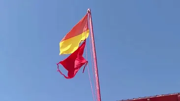 Pericol mare la Marea Neagră! Salvamarii se luptă să convingă turiștii că trebuie să respecte regulile