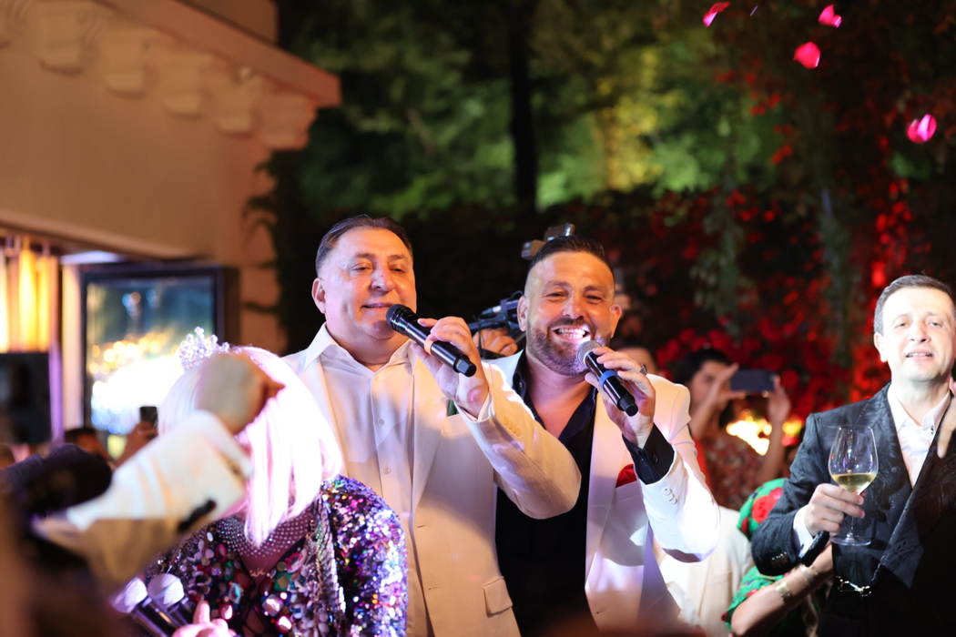 Lux pentru ziua lui Droopy / (Sursa: CANCAN.RO)