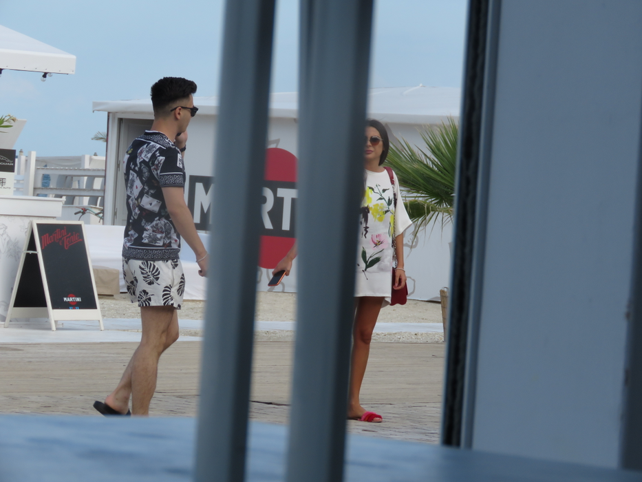 Petruț Florescu, foarte discret, alături de o domnișoară, în Mamaia