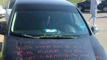 Ireal cum s-a răzbunat o mamă din Constanța pe bărbatul care i-a lăsat fiica de 16 ani gravidă. Ce mesaj i-a scris pe capota mașinii