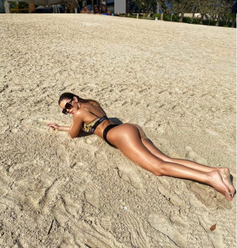 Denisa, ipostaze hot pe plaja din Dubai