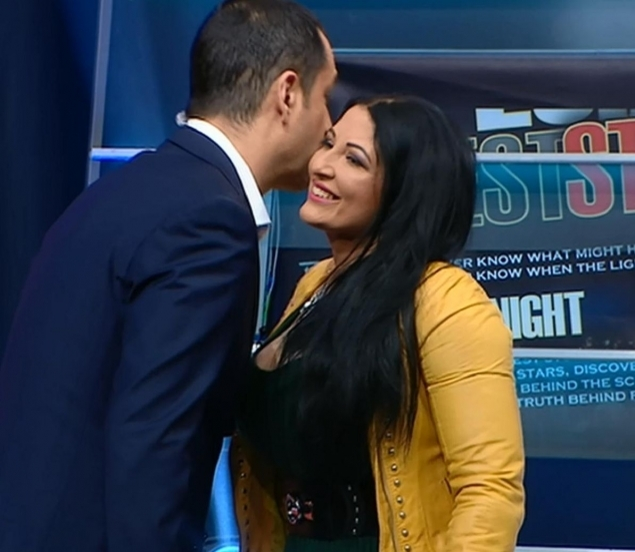ANCA de la Strehaia este hotărâtă să-l recucerească pe LEO! Vedeta s-a transformat total şi a avut o apariţie spectaculoasă