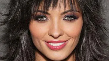 Cosmina Pasarin, aparitie ravasitoare! S-a lansat in moda si a pozat sexy pentru asta!