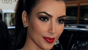Prea mult botox strica! Kim Kardashian, cu fata pietrificata! Vedeta nici nu poate macar sa rada