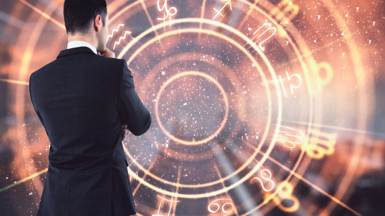 Horoscopul carierei azi, 21 august 2026. Vărsătorul merge înainte fără ezitare. Ce se întâmplă cu celelalte zodii?