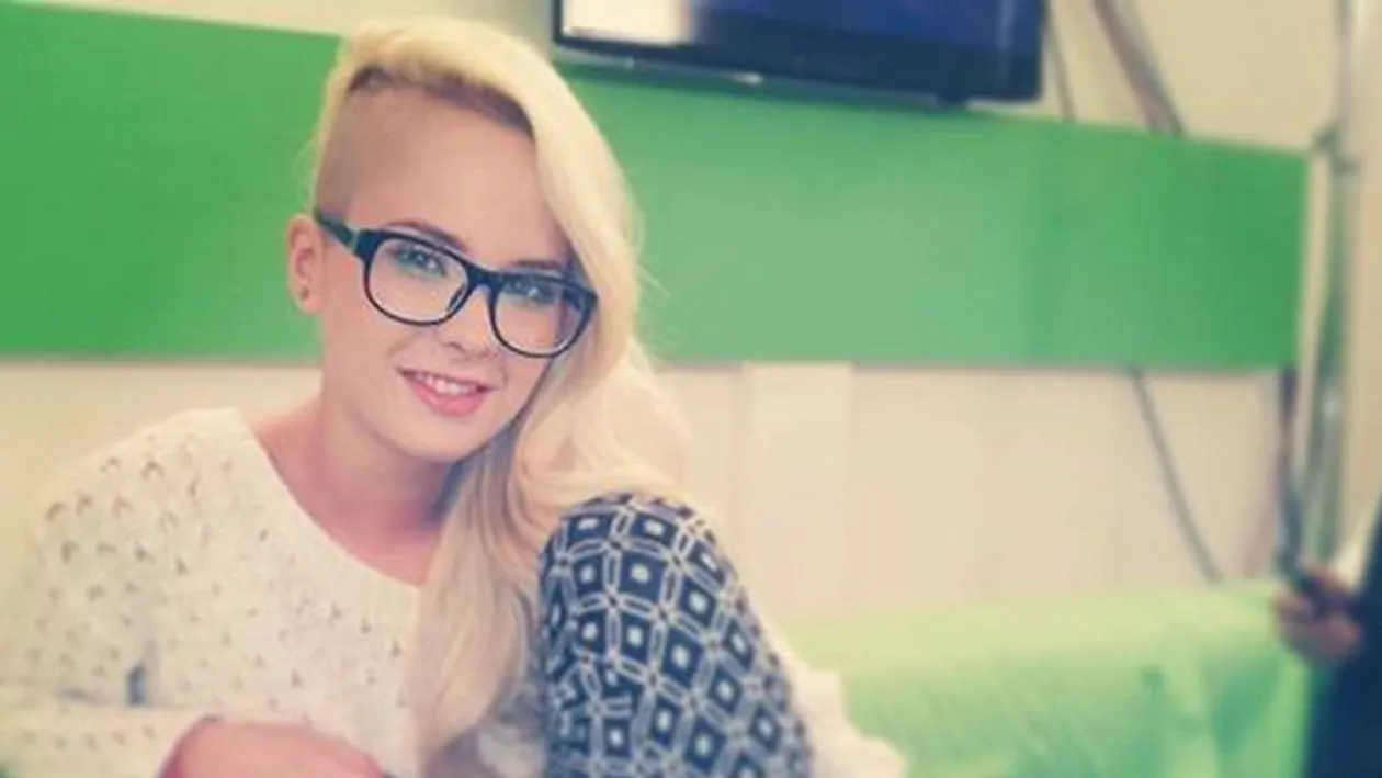 N-ai vazut-o NICIODATA asa! Cum arata Kinga Farkas, concurenta de la Vocea Romaniei, inainte sa-si rada PARUL! N-ai recunoaste-o